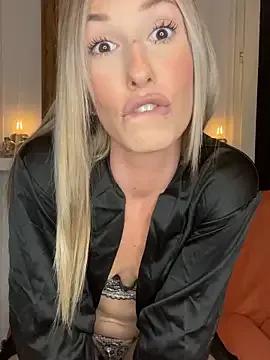 lola_tentatiion on StripChat