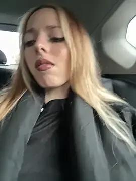 LoraaDoll on StripChat