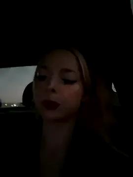 LoraaDoll on StripChat