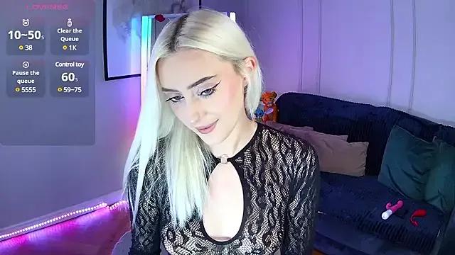 LoryWood on StripChat