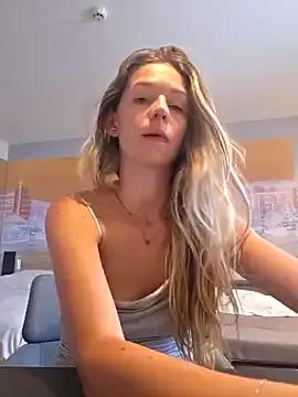 lucie_mehott on StripChat