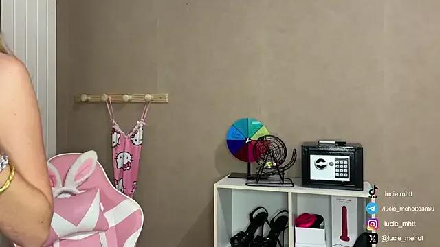 lucie_mehott on StripChat