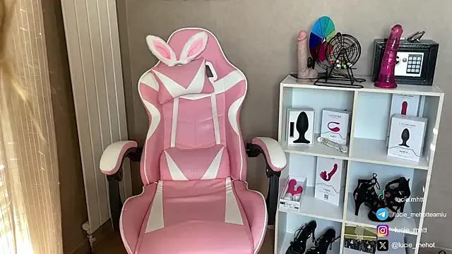 lucie_mehott on StripChat