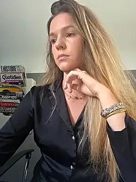 lucie_mehott on StripChat