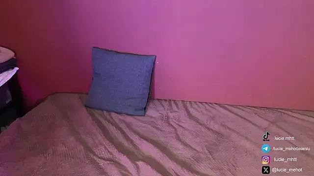 lucie_mehott on StripChat