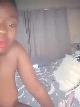 Luciouslips00 on StripChat