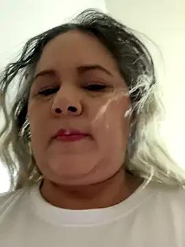 Lucy_Milf_474 on StripChat