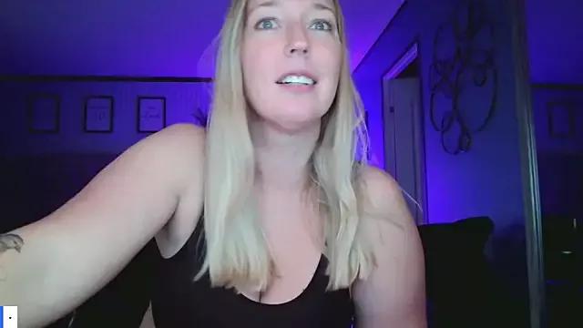 lucyallen4201 on StripChat