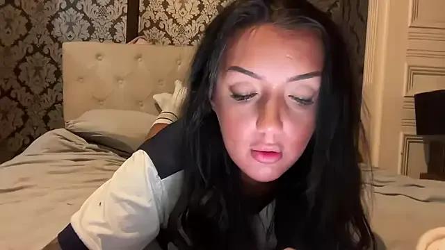 LucyLuxee19 — cum show