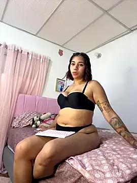 LucyMartelli on StripChat