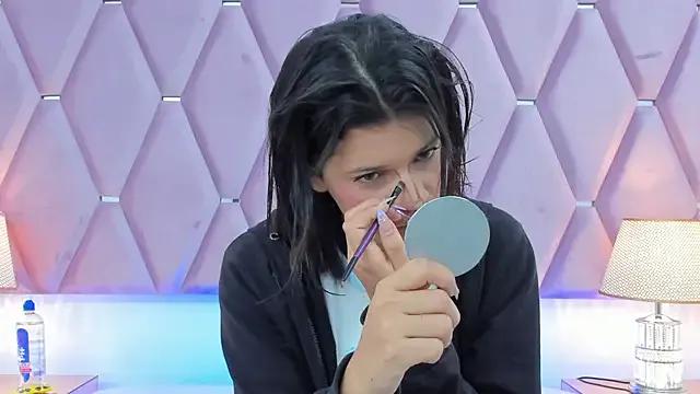 MaskedGirl_ on StripChat