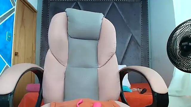 Freechat MeganMilF2 on StripChat