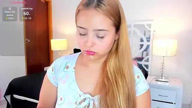 MikaelaStone on StripChat