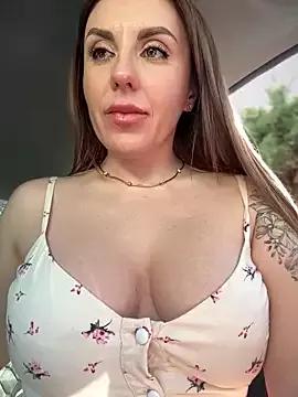 MilfNextDoor20 on StripChat