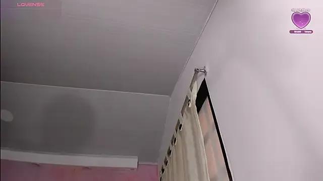 milk_candy18 on StripChat