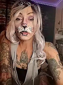 MommyMisfit on StripChat