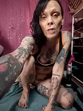 MommyMisfit on StripChat