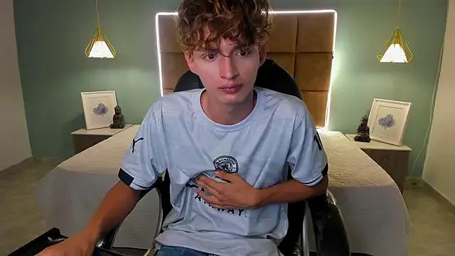 NicolasFerrer18 — masturbacin x 5M + oil on my body