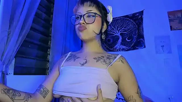 Pinky_promiseex on StripChat