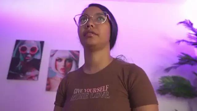 pocahotass_11 on StripChat