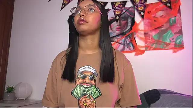 pocahotass_11 on StripChat