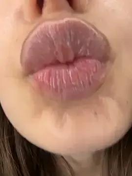 Polli_Kiss on StripChat