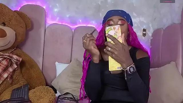 puca_ebony on StripChat