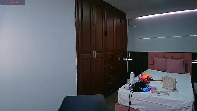 Raquel_jones on StripChat