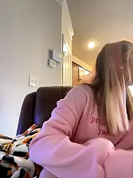 Riley_ray69 on StripChat