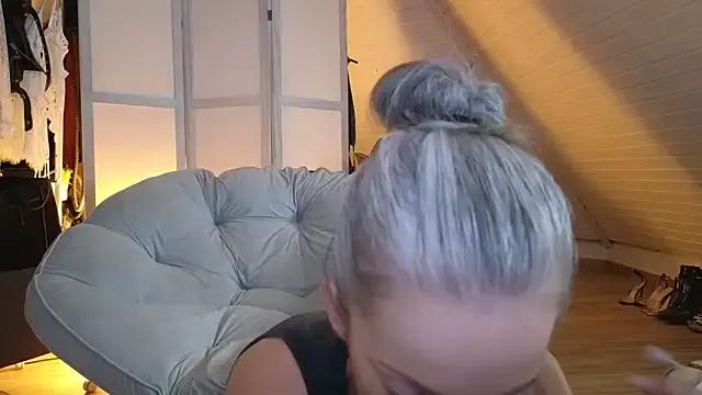 Sabdeluxe on StripChat