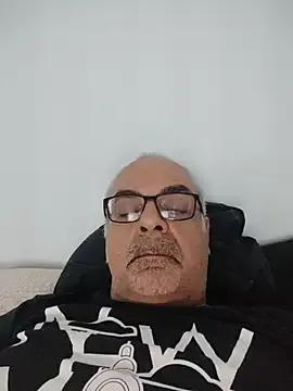 StripChat Satiro_Sevilla is Freechat Satiro_Sevilla — Masturbarme en el bao del tren