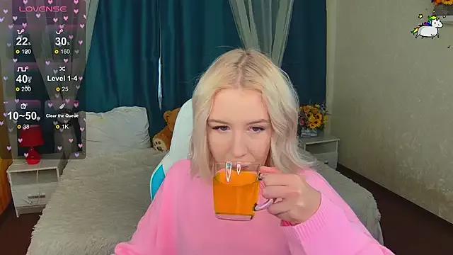 Selenatrend on StripChat