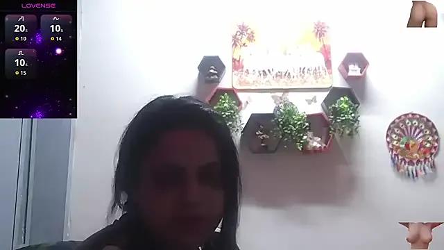 Sexy_komolika on StripChat