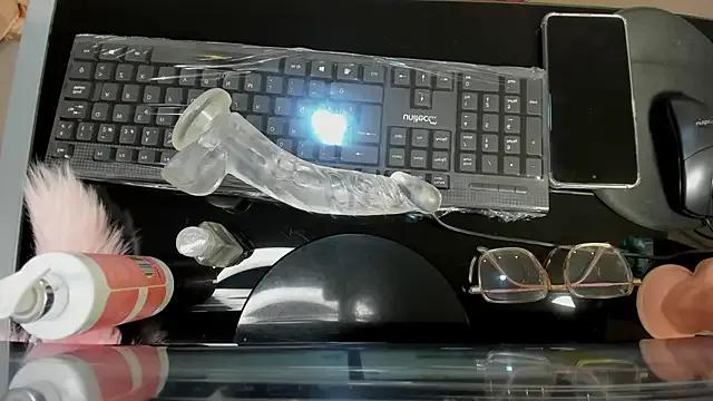 Sharon_breezee on StripChat