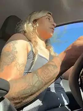 Shuggabutt on StripChat