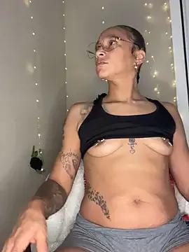 Shuggabutt on StripChat