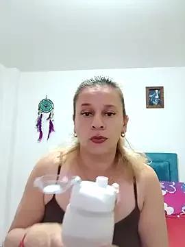sofi_saliva2511 on StripChat