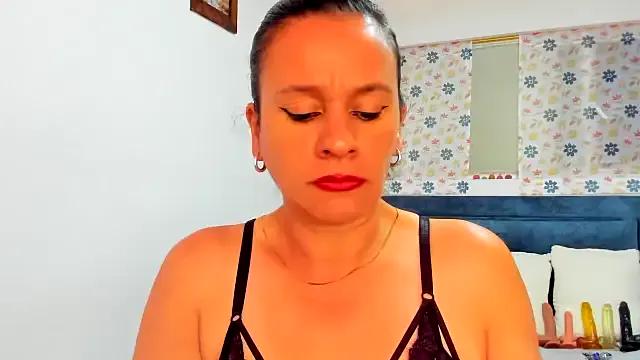 sofi_saliva2511 on StripChat
