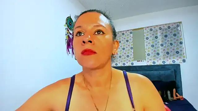 sofi_saliva2511 on StripChat