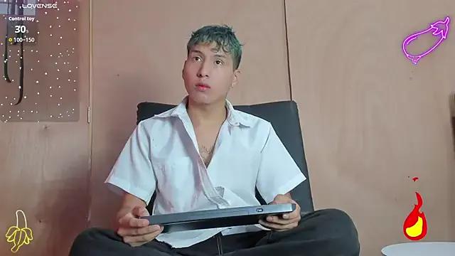 spicy_adonhis on StripChat