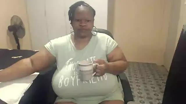 Freechat sweetnoziexx on StripChat