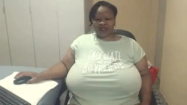 Freechat sweetnoziexx on StripChat