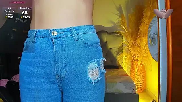 Tahiraa_ on StripChat