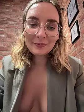 The_Snowwhitee on StripChat