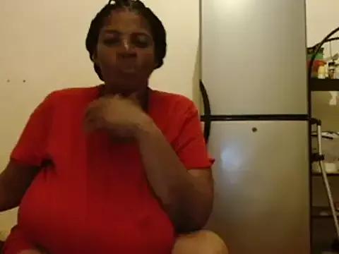 tinagiant on StripChat