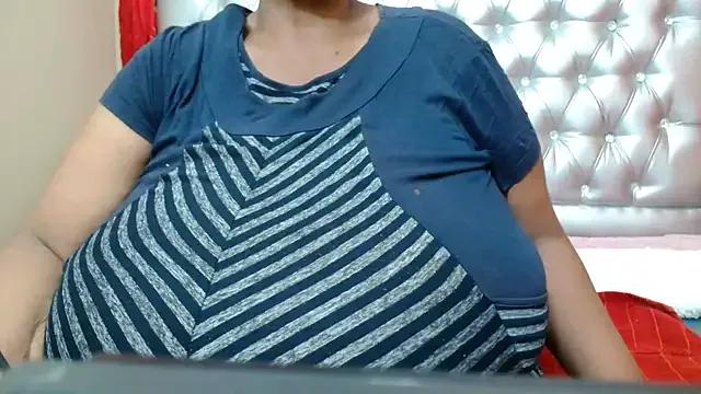 tinagiant on StripChat