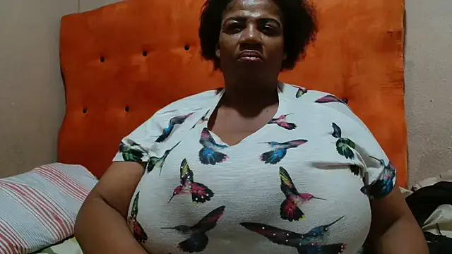 tinagiant on StripChat