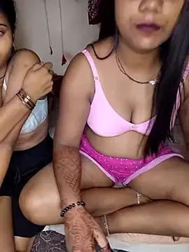 Unique_MomandDaughterrs on StripChat