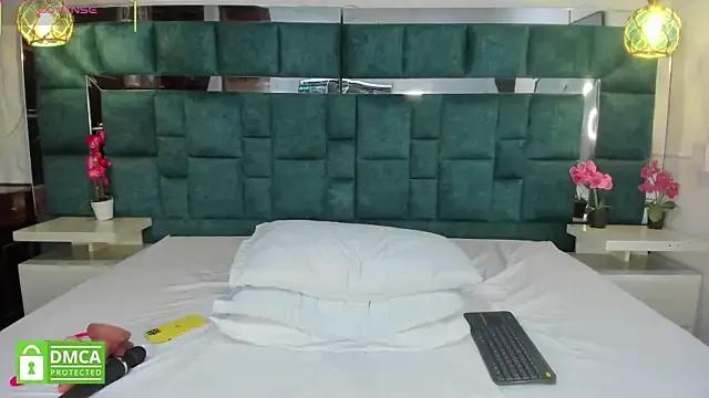 valtira_nova on StripChat