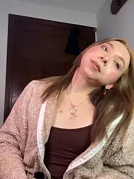 victoria_qq on StripChat